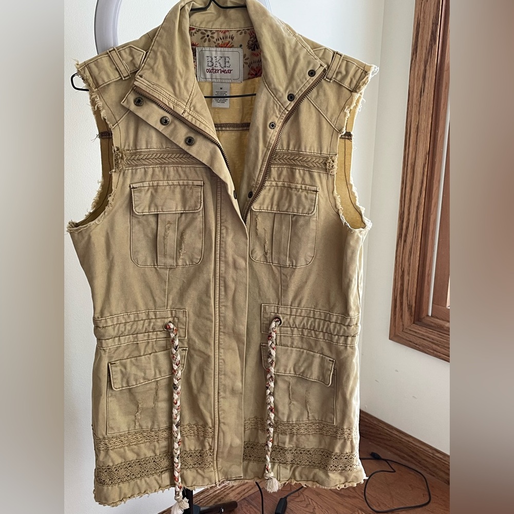 BKE tan vest Size M